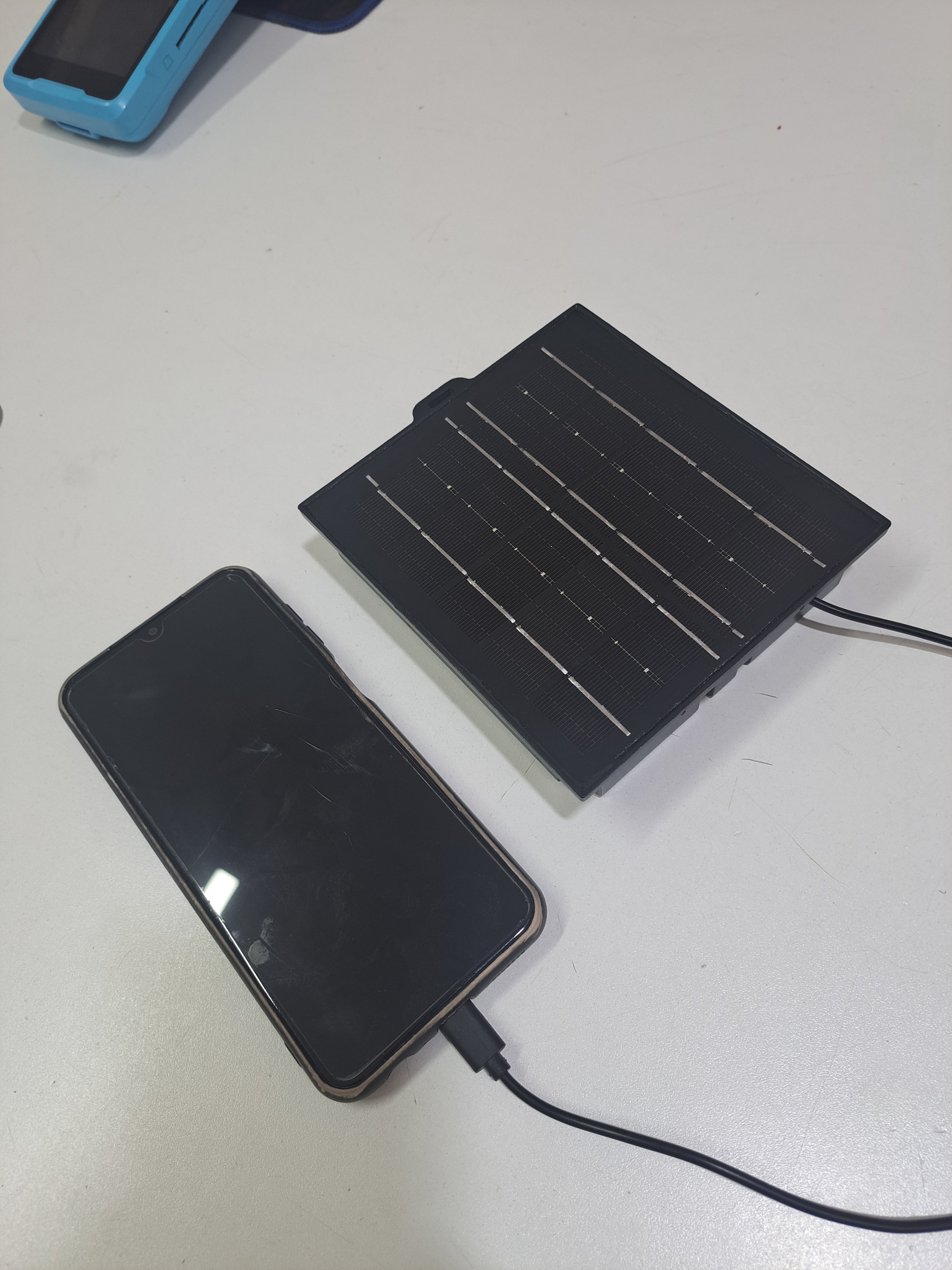 Solar Charger & Powerbank for Phone & Li-ion Batteries