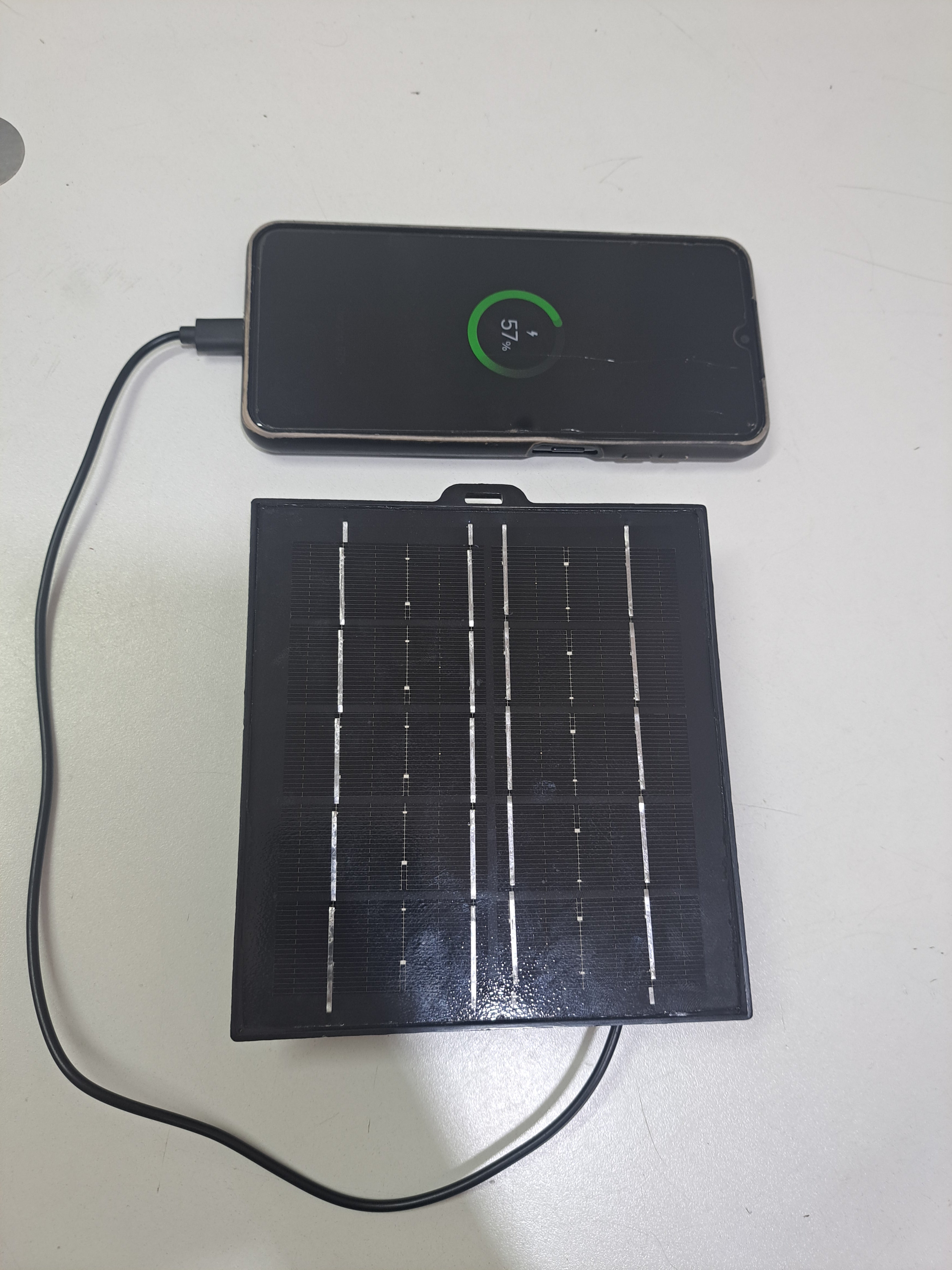 Solar Charger & Powerbank for Phone & Li-ion Batteries