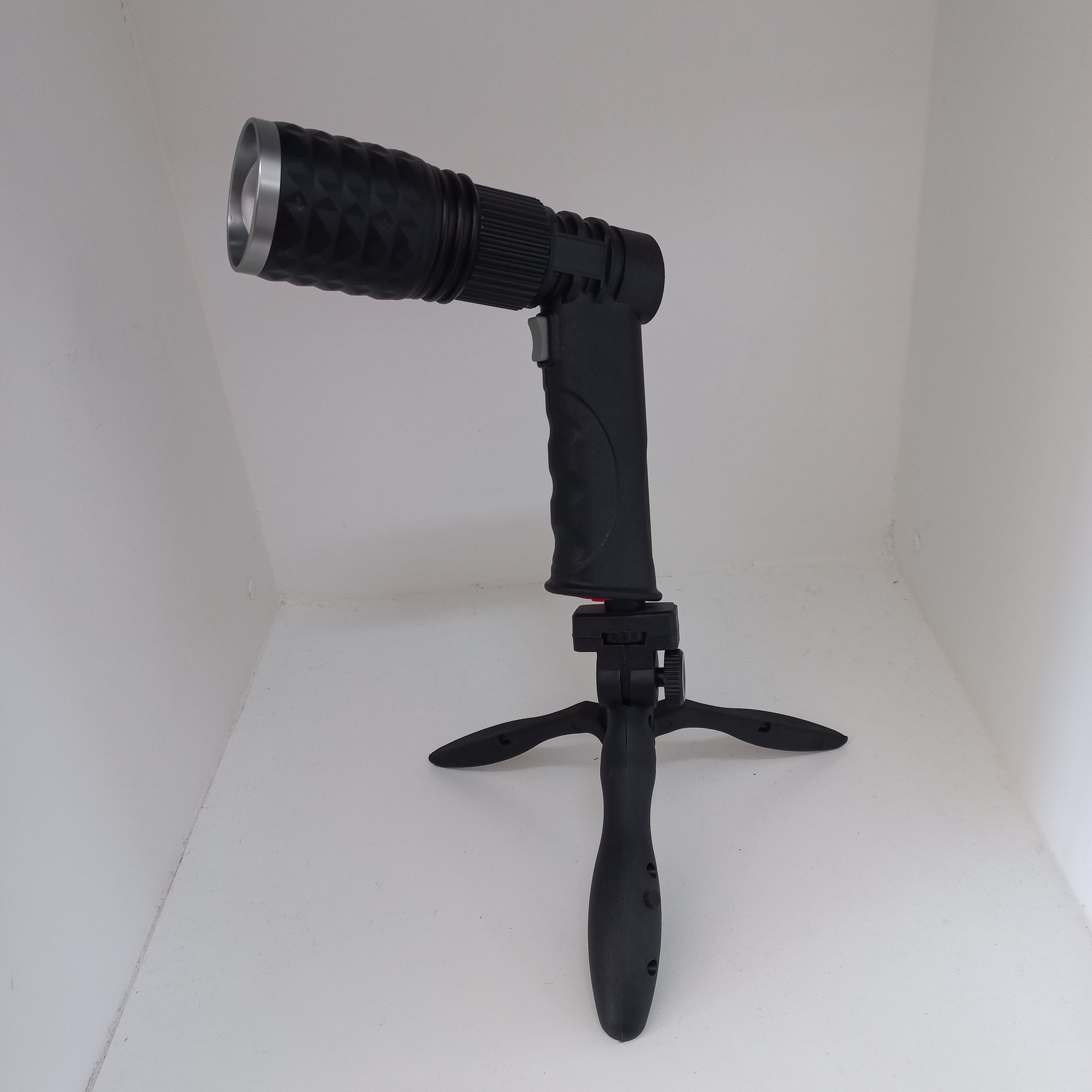 Rechargeable Zoomable Pistol Light w Tripod