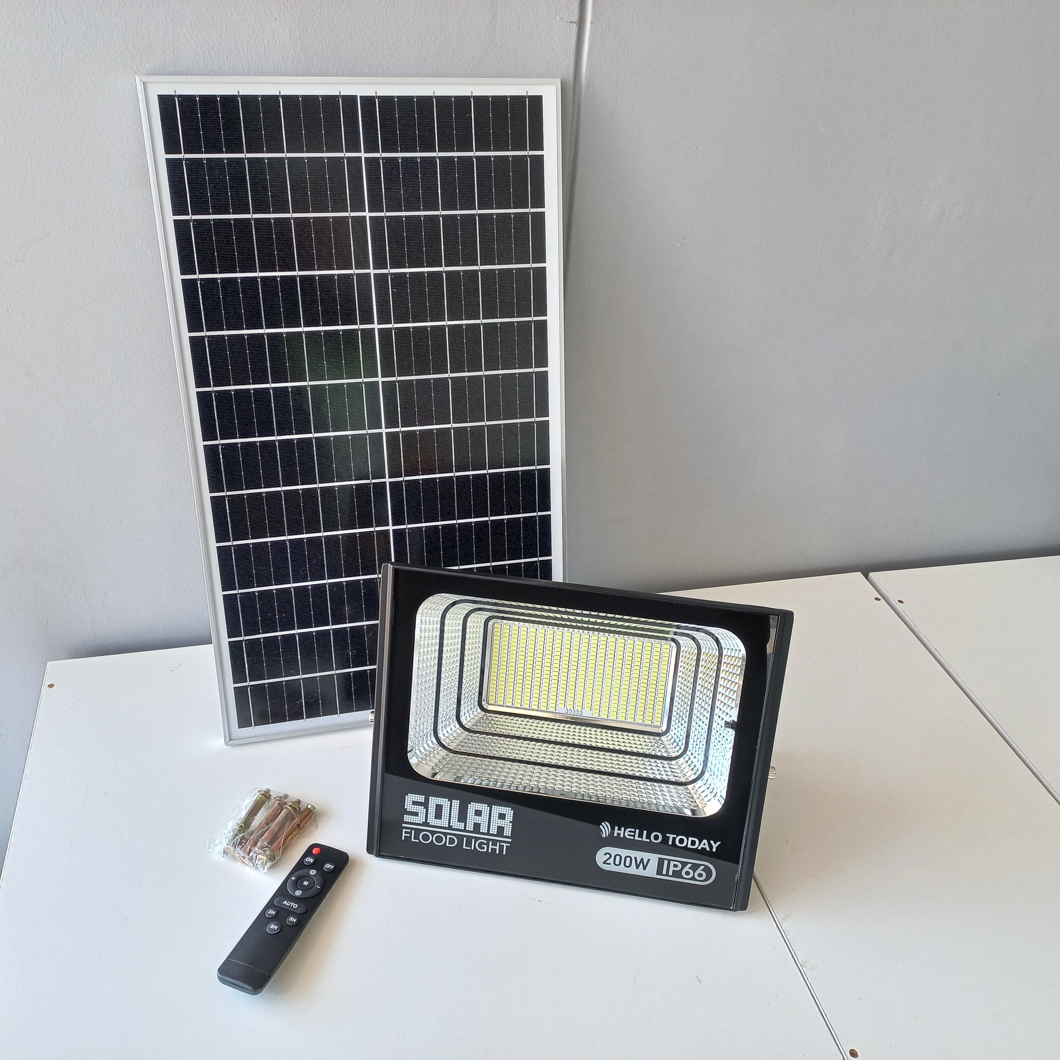 200Watt Solar Floodlight with Remote